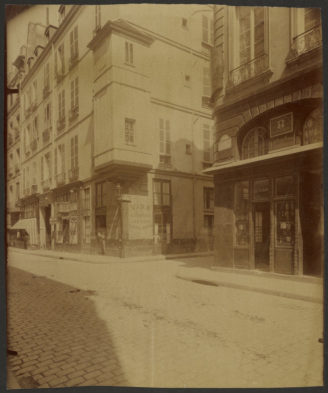 Torreón de la rue Saint Paul.  Se cree que fue el despacho de Botal, médico de Enrique III. de Eugène Atget
