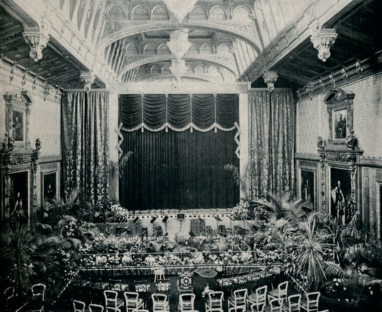 La Cámara de Waterloo, Castillo de Windsor, adaptada como teatro para las Obras Estatales de 1891, c. 1891, 1901 de Eyre and Spottiswoode