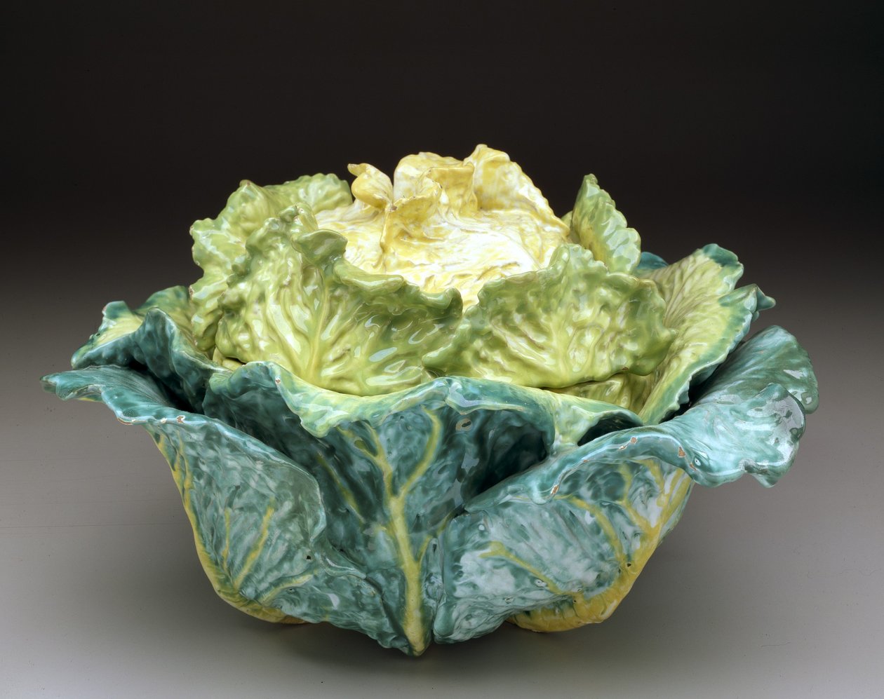 Sopera "Col" y tapa, c.1755 (loza esmaltada) de Factory Sceaux