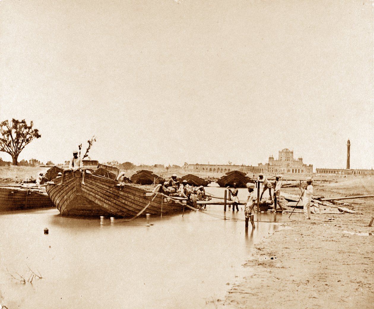 Puente de Barcos sobre el Gomptee, Lucknow de Felice Beato