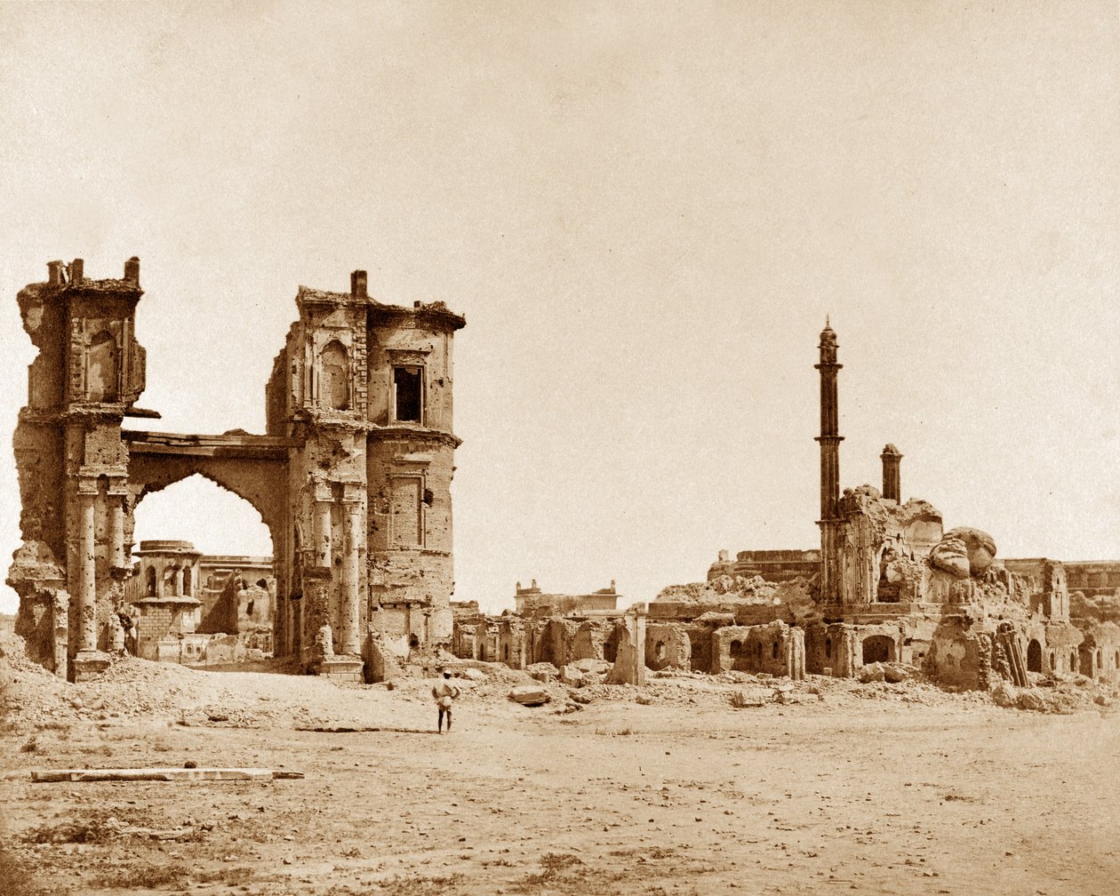 Torre del reloj frente a la puerta de Bailee Guard, Lucknow de Felice Beato