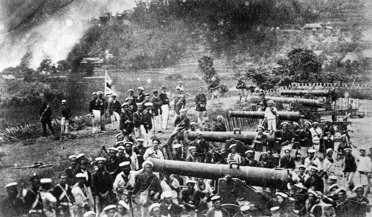 Flota combinada de Gran Bretaña, América, Francia y los Países Bajos ocupando los fuertes de batería en Shimonoseki, Japón, 1864 de Felice Beato
