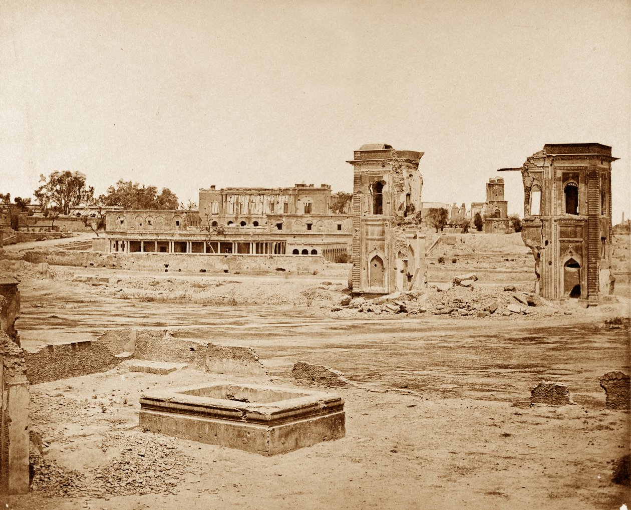 Vista general de la Residencia, Lucknow de Felice Beato