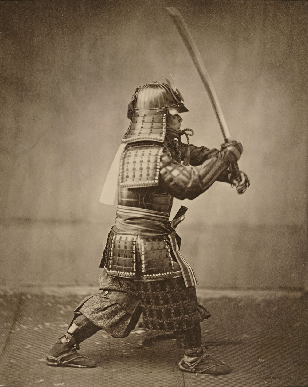 Samurái con espada levantada, c.1860 (impresión de albúmina) de Felice Beato