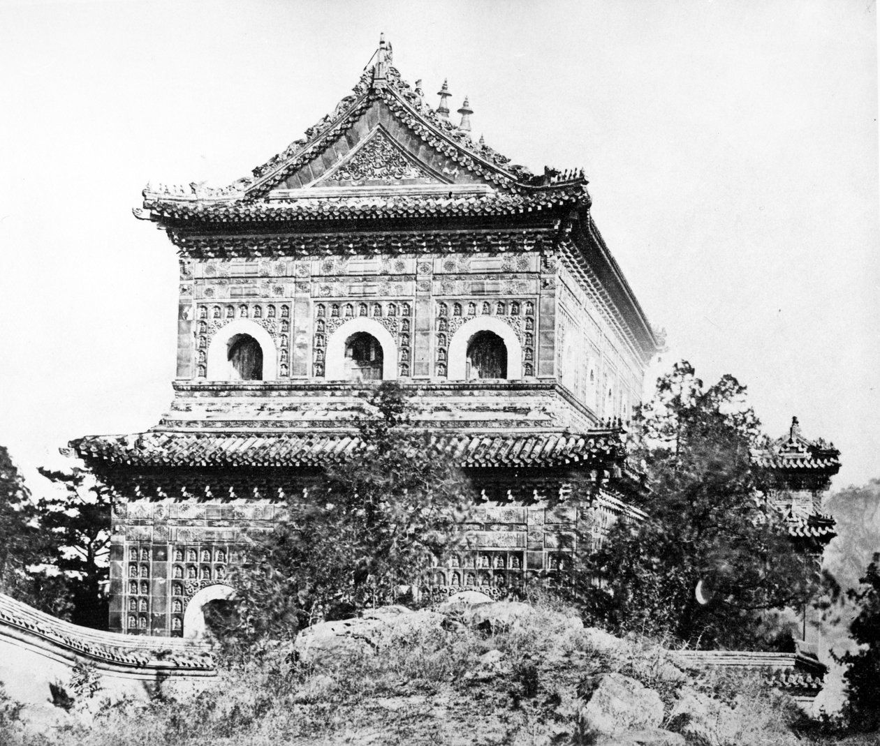 Templo del Mar de la Sabiduría en el Palacio de Verano, Beijing, 1860 de Felice Beato