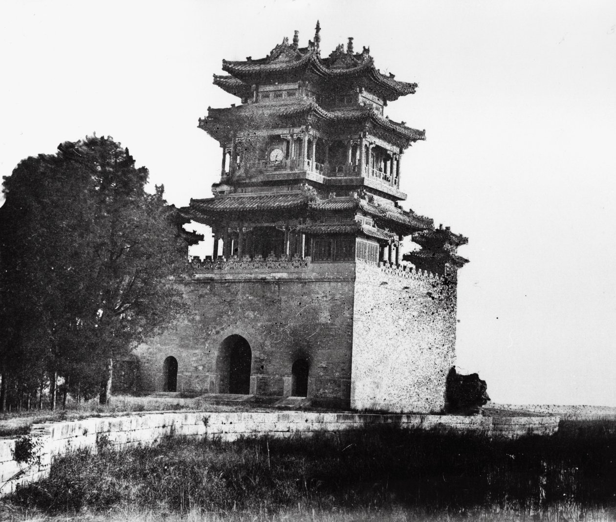 El Belvedere del Dios de la Literatura en el Palacio de Verano, Beijing, 1860 de Felice Beato