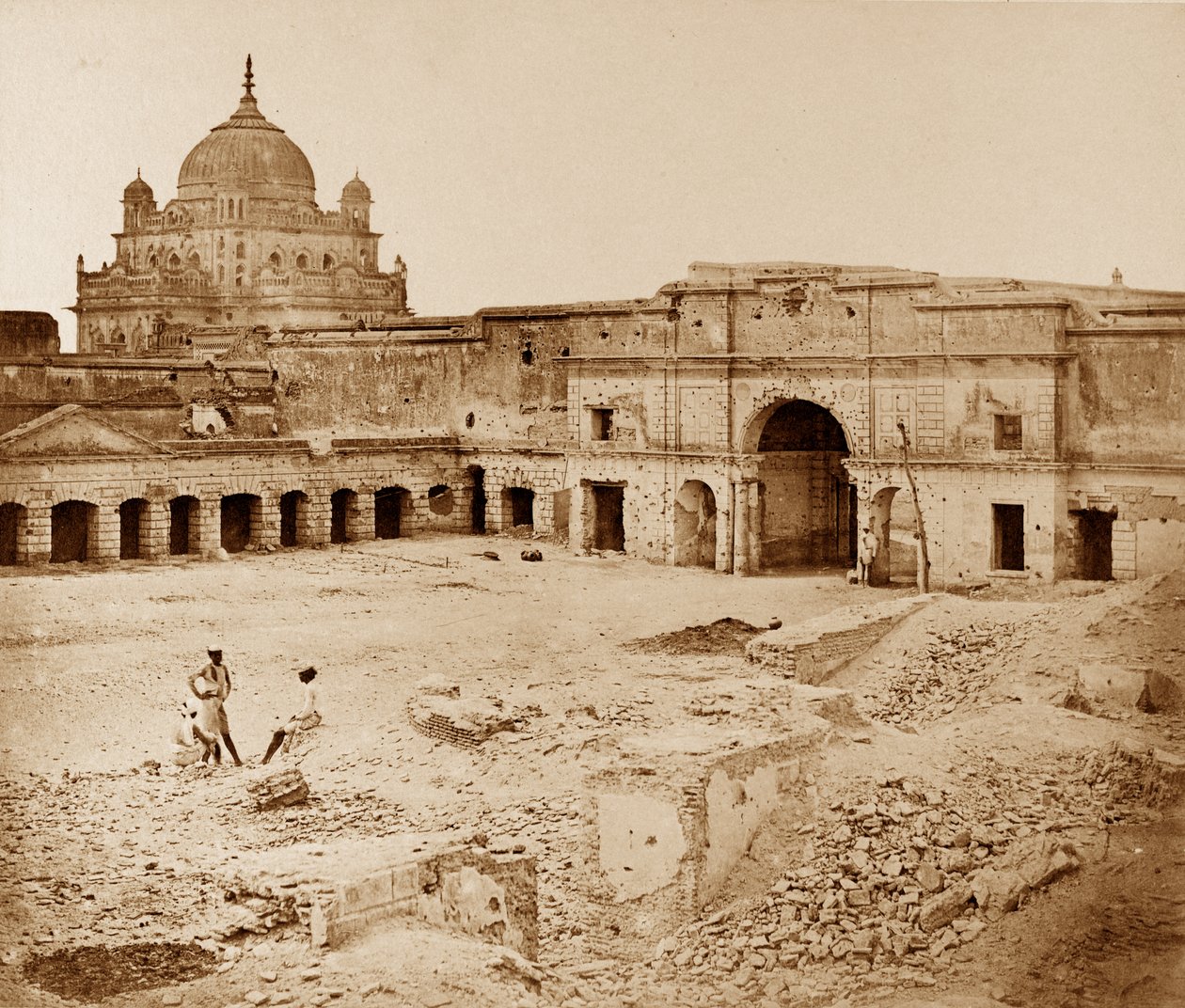 El lugar donde el General Neil fue asesinado en el bazar chino, Lucknow de Felice Beato