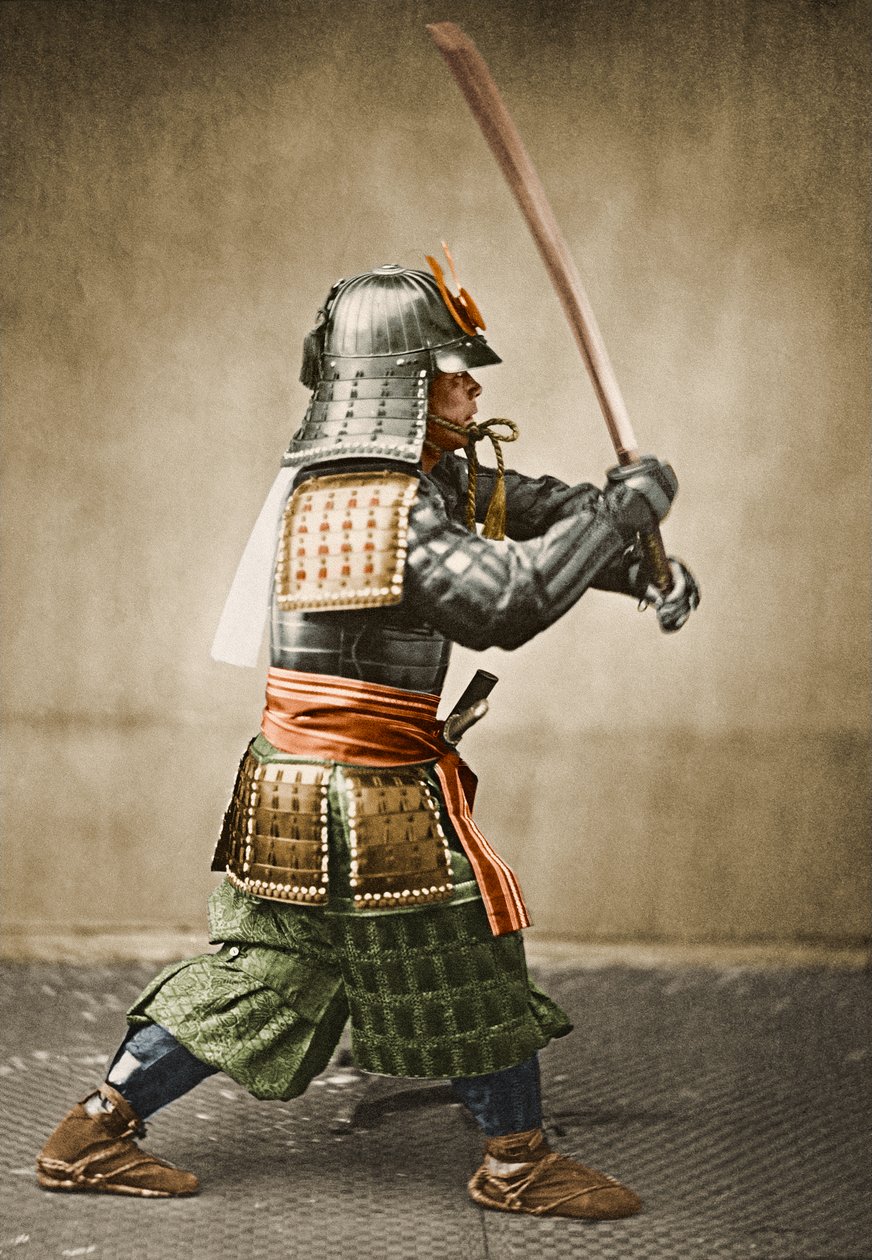 Guerrero samurái con armadura y espada levantada, c.1860 (fotografía a la albúmina) de Felice Beato