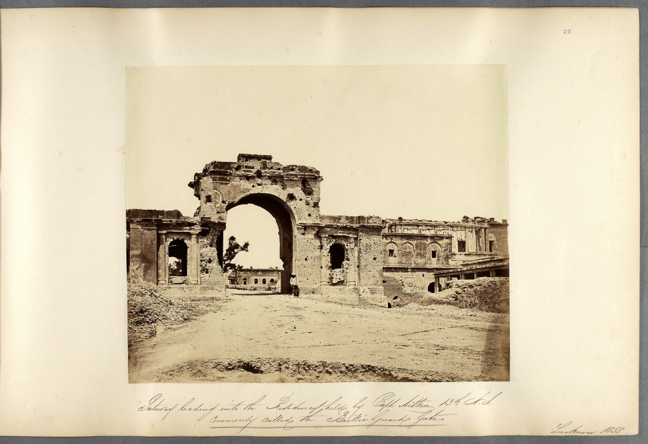 Puerta que conduce a la Residencia, Lucknow de Felice Beato