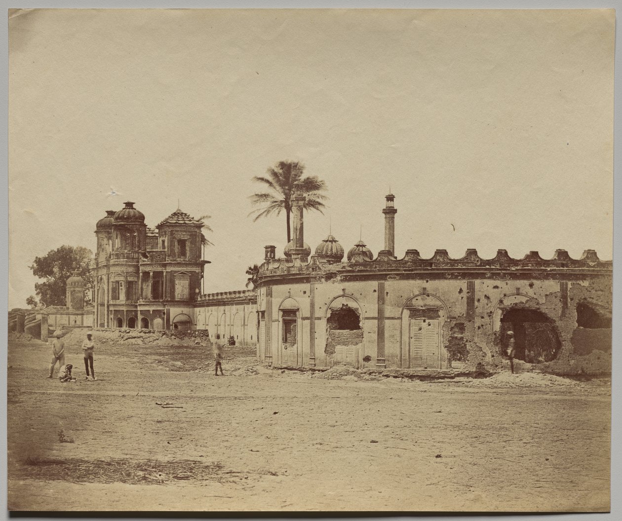 La Secundra Bagh, mostrando la brecha y la entrada de Felice A. Beato