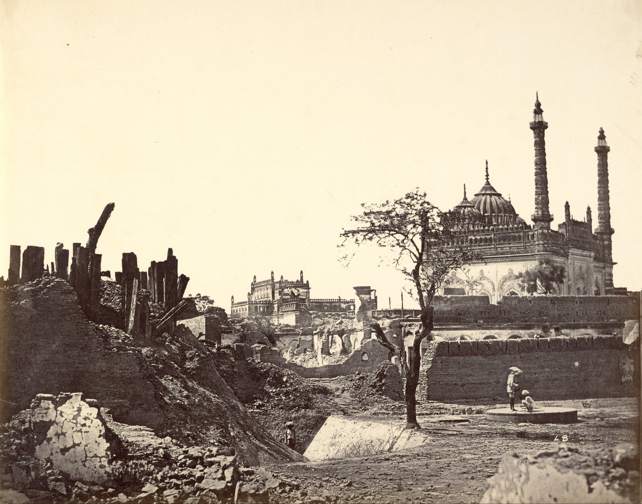 Batería cerca de Begum Kotie. Segundo Ataque de Sir Colin Campbell en marzo de 1858 de Felice Beato