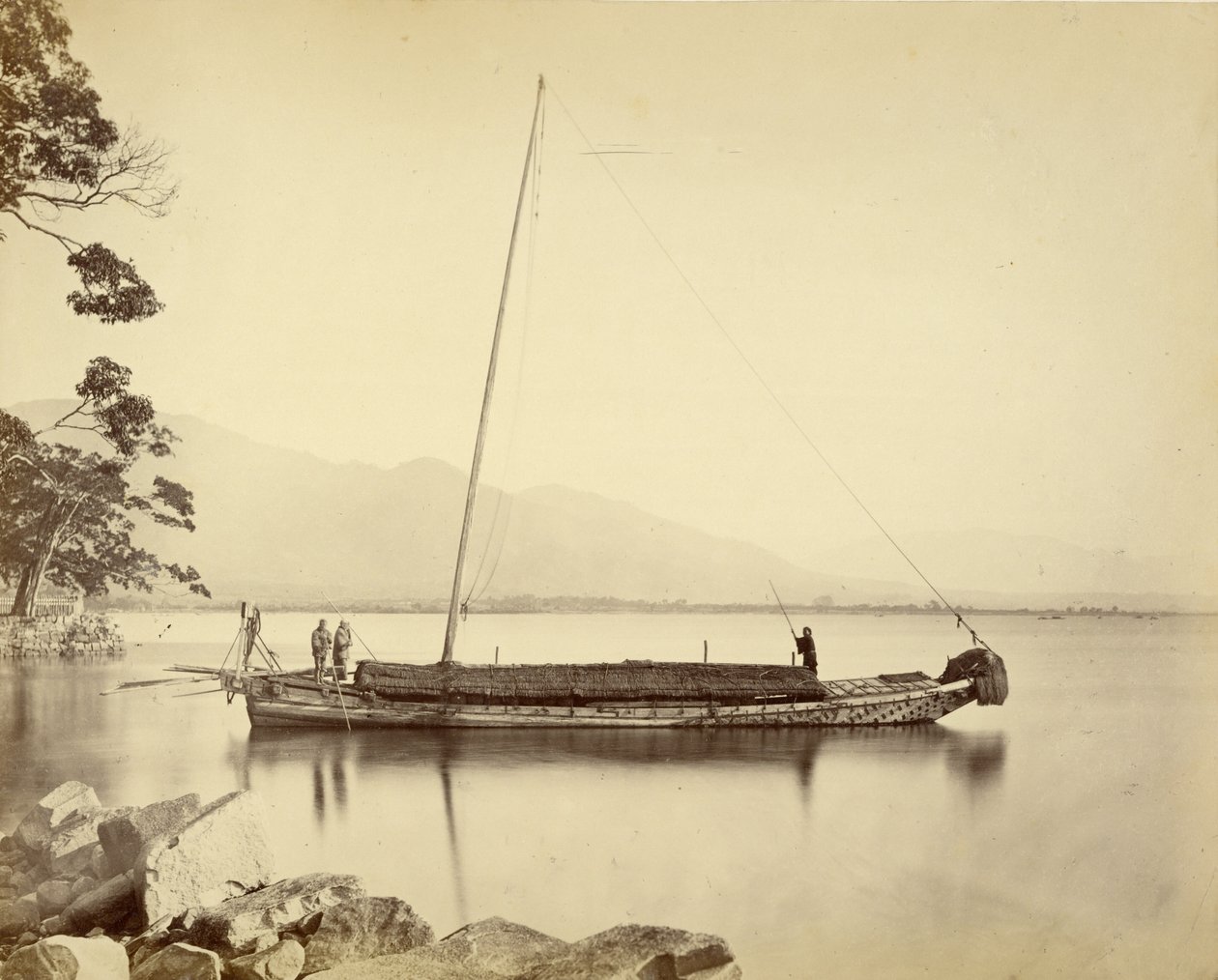 Barco en el lago Biwa de Felice Beato