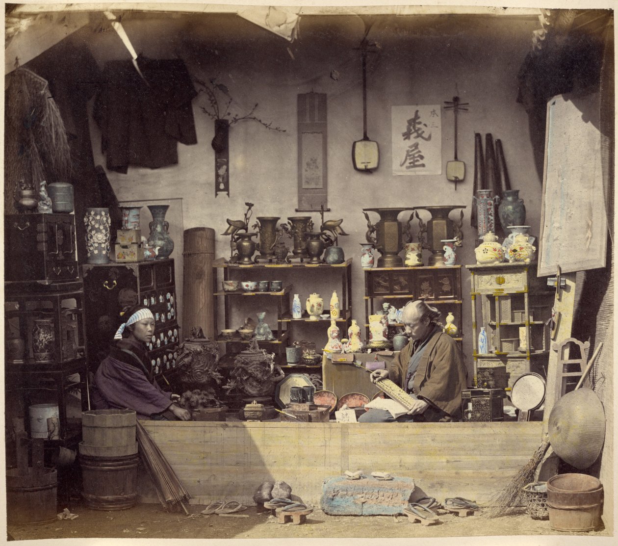 Curio Shop de Felice Beato