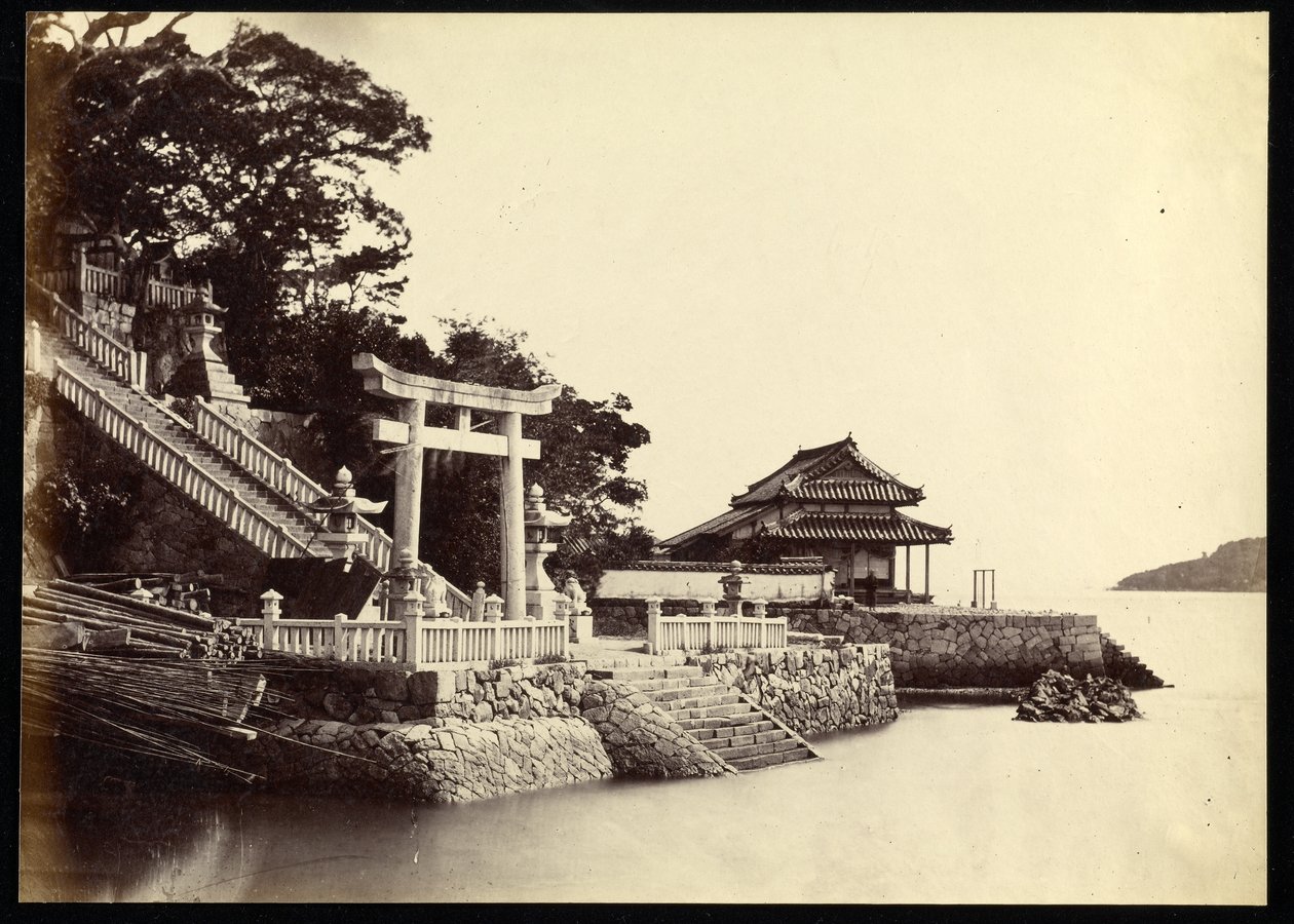 Entrada al templo de Kami-Hamayou en Shimonoseki de Felice Beato