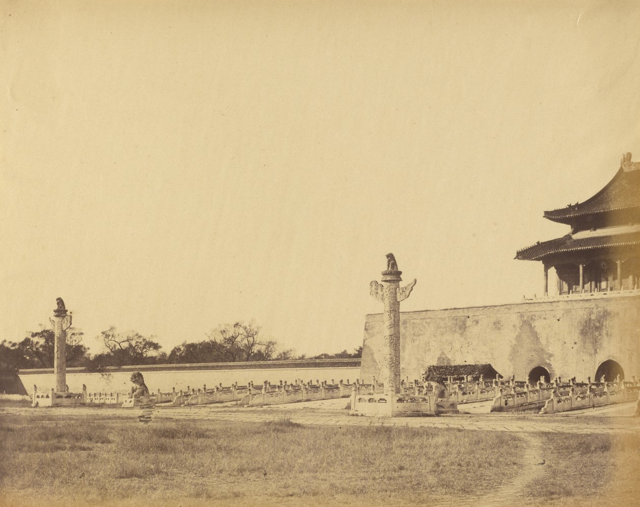 Entrada al Palacio de Invierno, Pekín, octubre de 1860 de Felice Beato