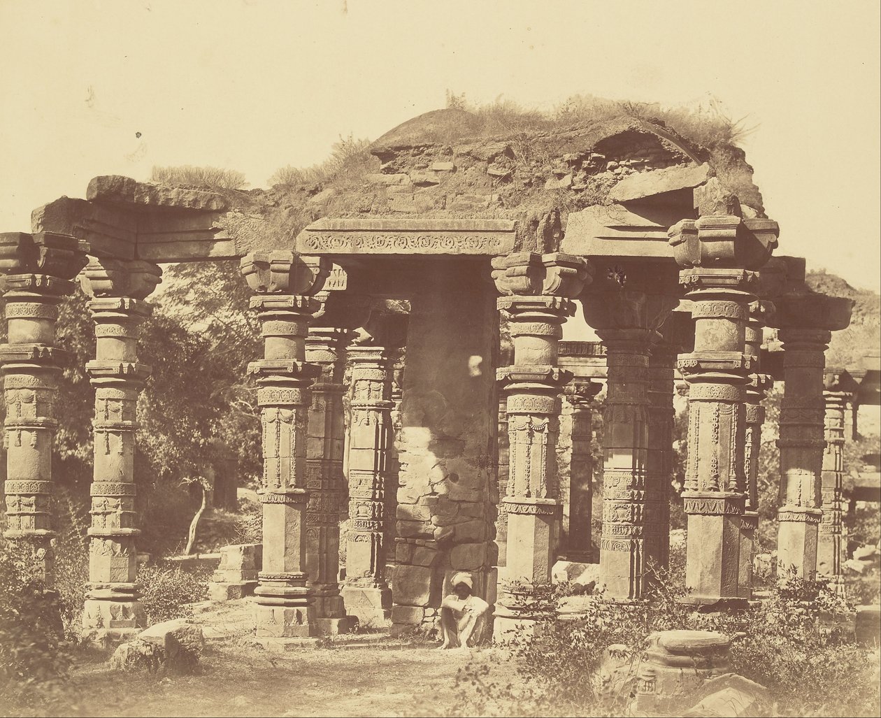 Exterior del Templo Hindú en Kootub de Felice Beato