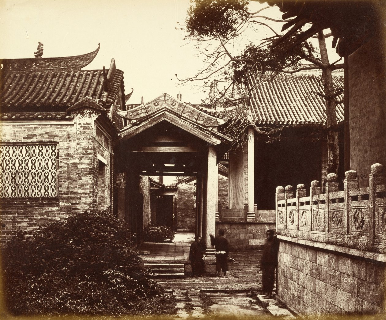 [Templo Nume Hui Kung, Cantón, China] de Felice Beato