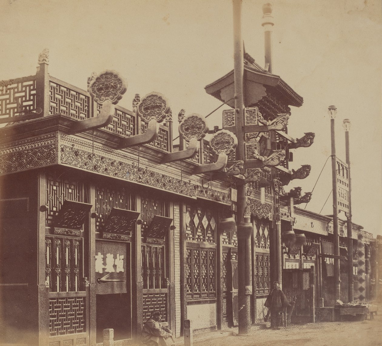 Tiendas y calle, ciudad china de Pekín, octubre de 1860 de Felice Beato