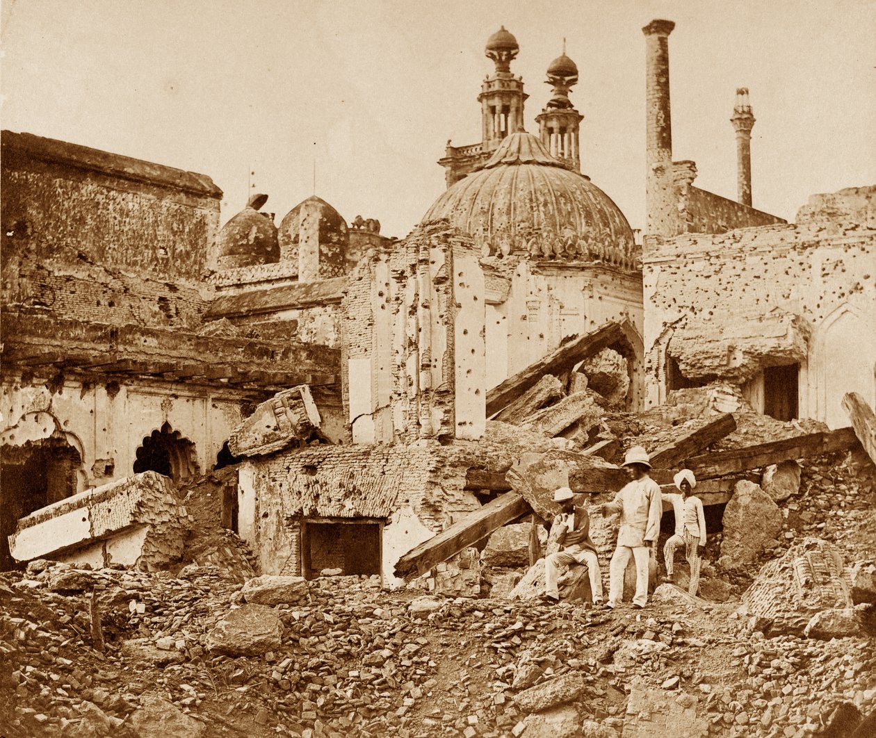 La mina en el chutter Munzil explotada por el enemigo en el primer ataque del General Havelock, Lucknow de Felice Beato