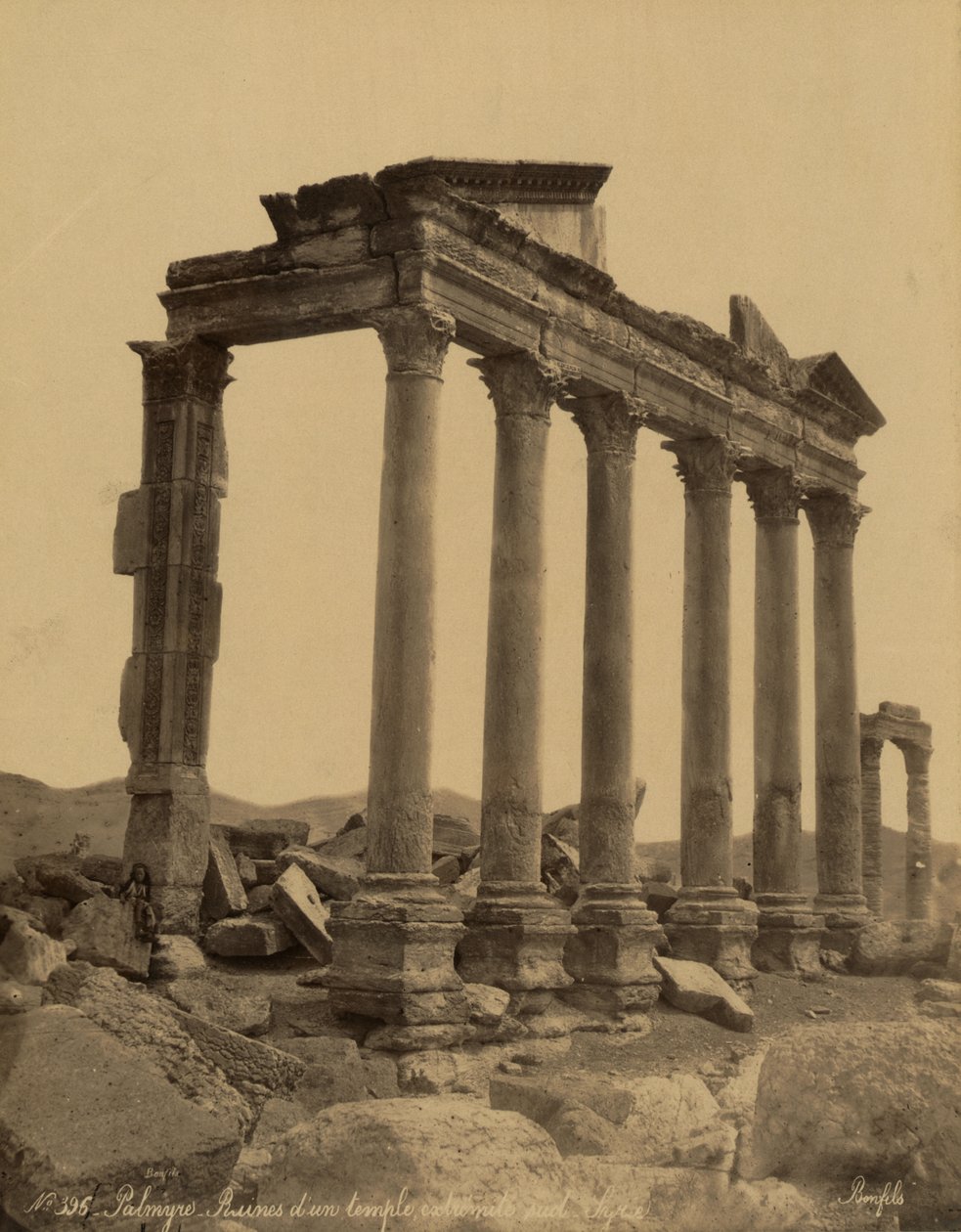 Columnata y restos del templo en Palmira, Siria de Félix Bonfils