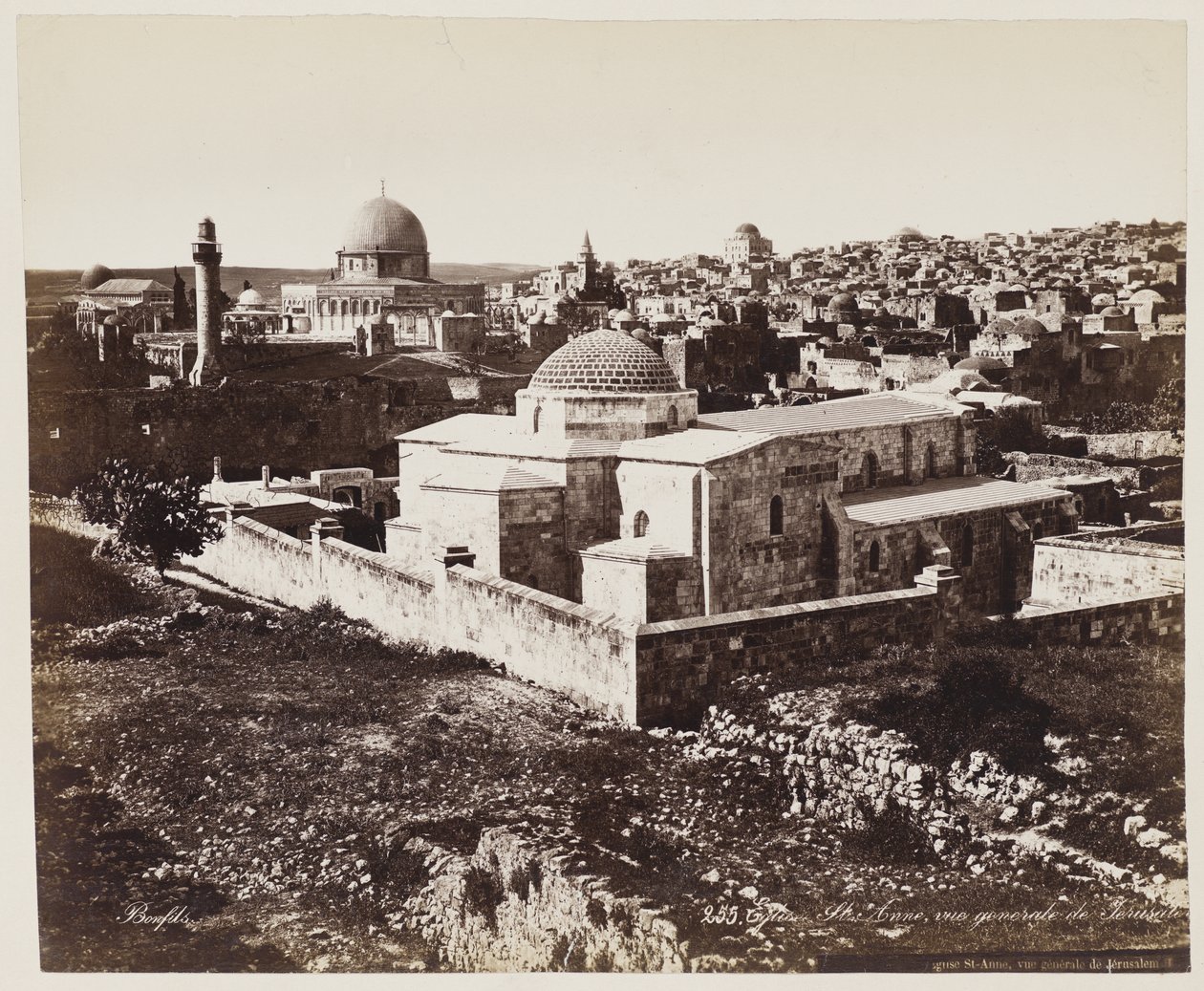 Iglesia de Santa Ana, vista general de Jerusalén #255 de Félix Bonfils
