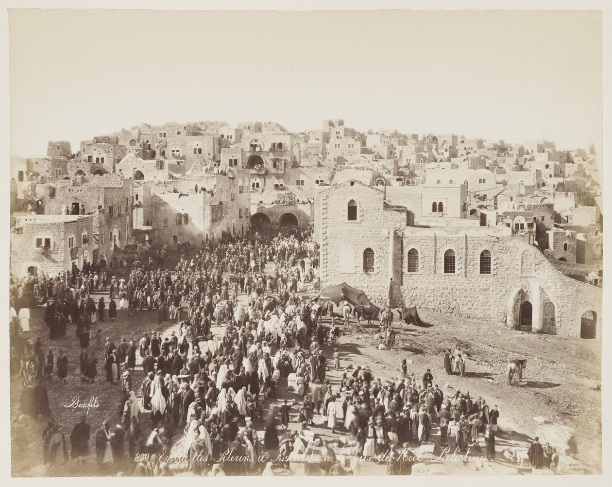 Entrada de los Peterins en Belén... Palestina n.º 899 de Félix Bonfils