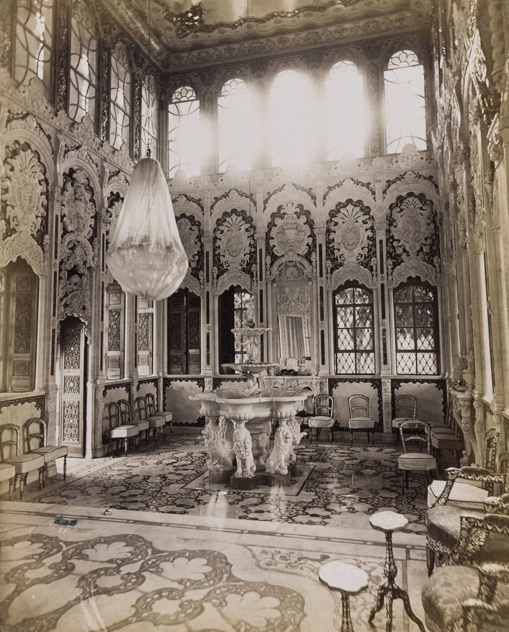 Interior de una casa en Damasco de Félix Bonfils