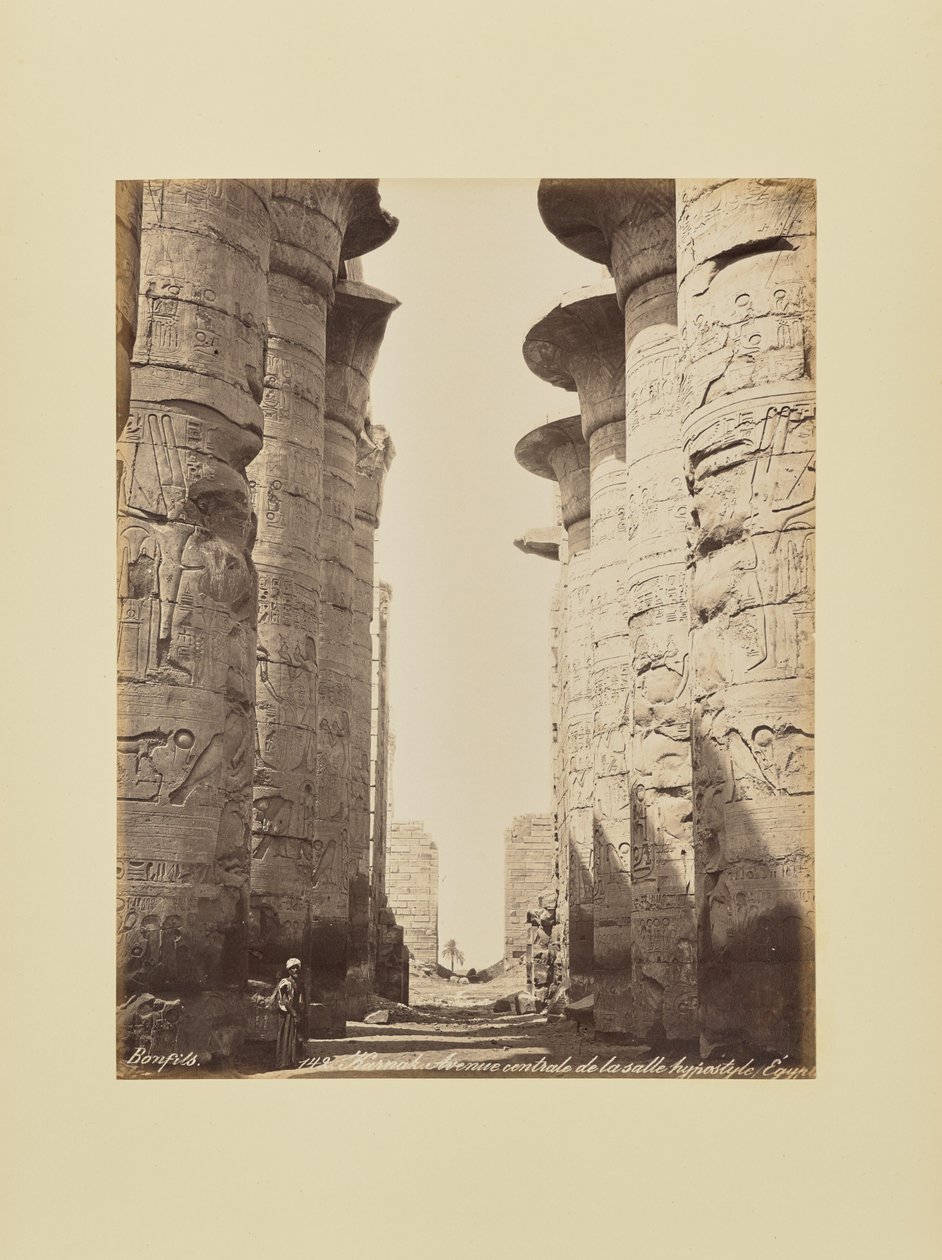 Karnak. Avenida central de la sala hipóstila, Egipto de Félix Bonfils