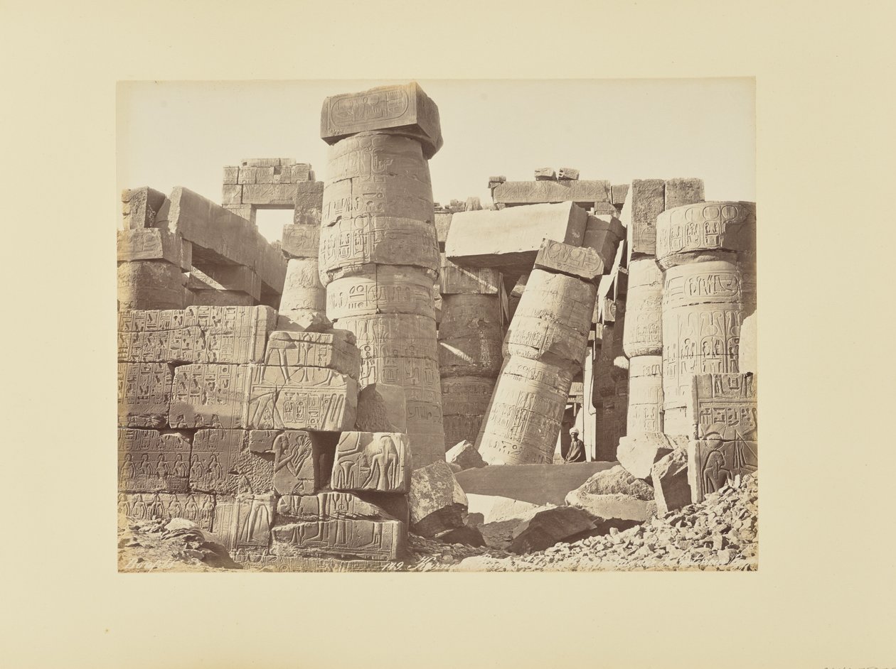 Karnak. Ruinas de la sala hipóstila, vista del interior, Egipto de Félix Bonfils