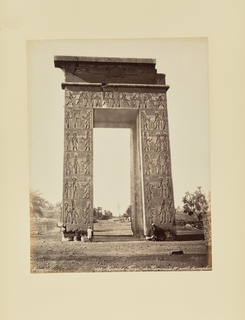 Karnak. Templo de Ramsés IV. Puerta triunfal de Félix Bonfils