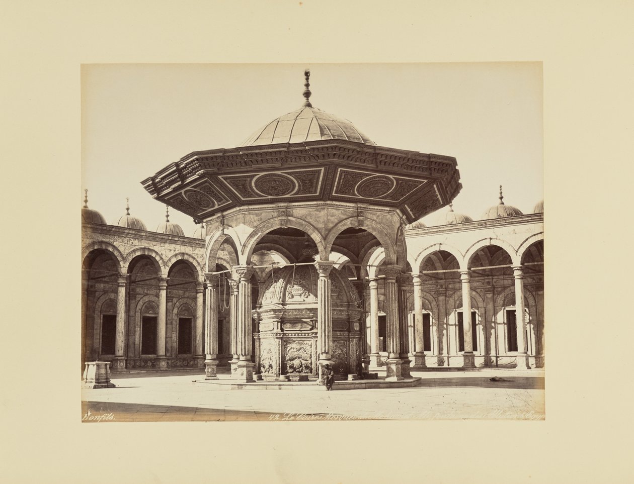 El Cairo. Mezquita de Mohamed Ali, fuente de las abluciones [sic], Egipto de Félix Bonfils