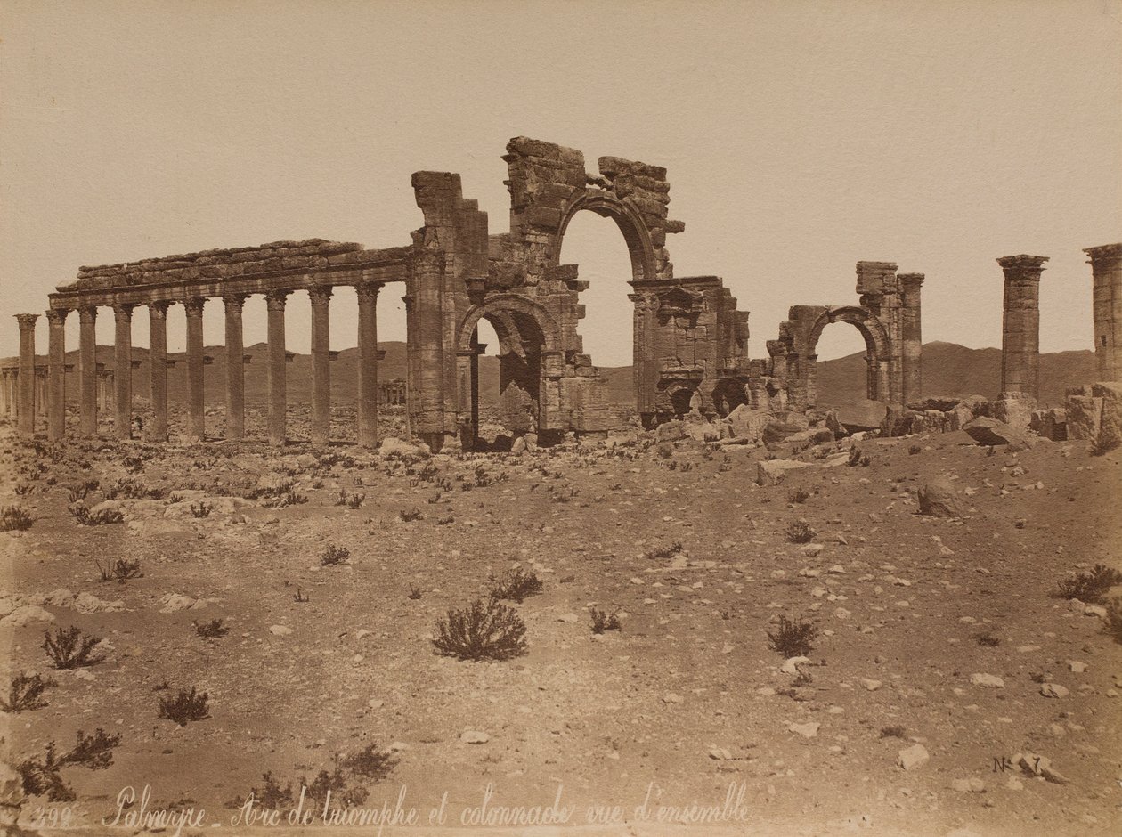 Palmira: vista general del Arco de Triunfo y la columnata de Félix Bonfils