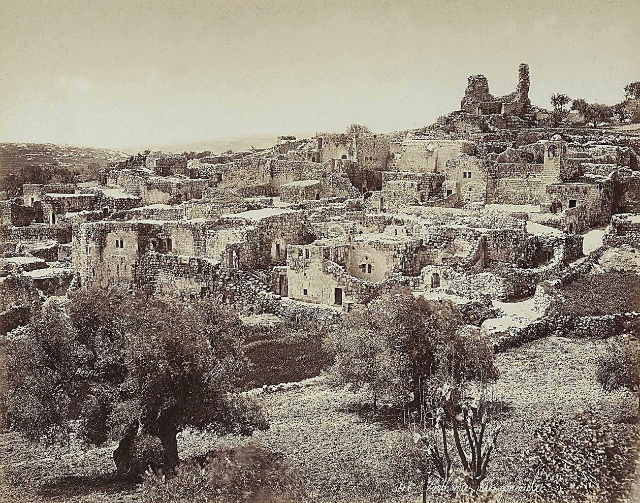 Vista panorámica de Betania, el antiguo nombre de un pequeño pueblo en el lado oriental del Monte de los Olivos, en el camino que va de Jerusalén a Jericó de Félix Bonfils