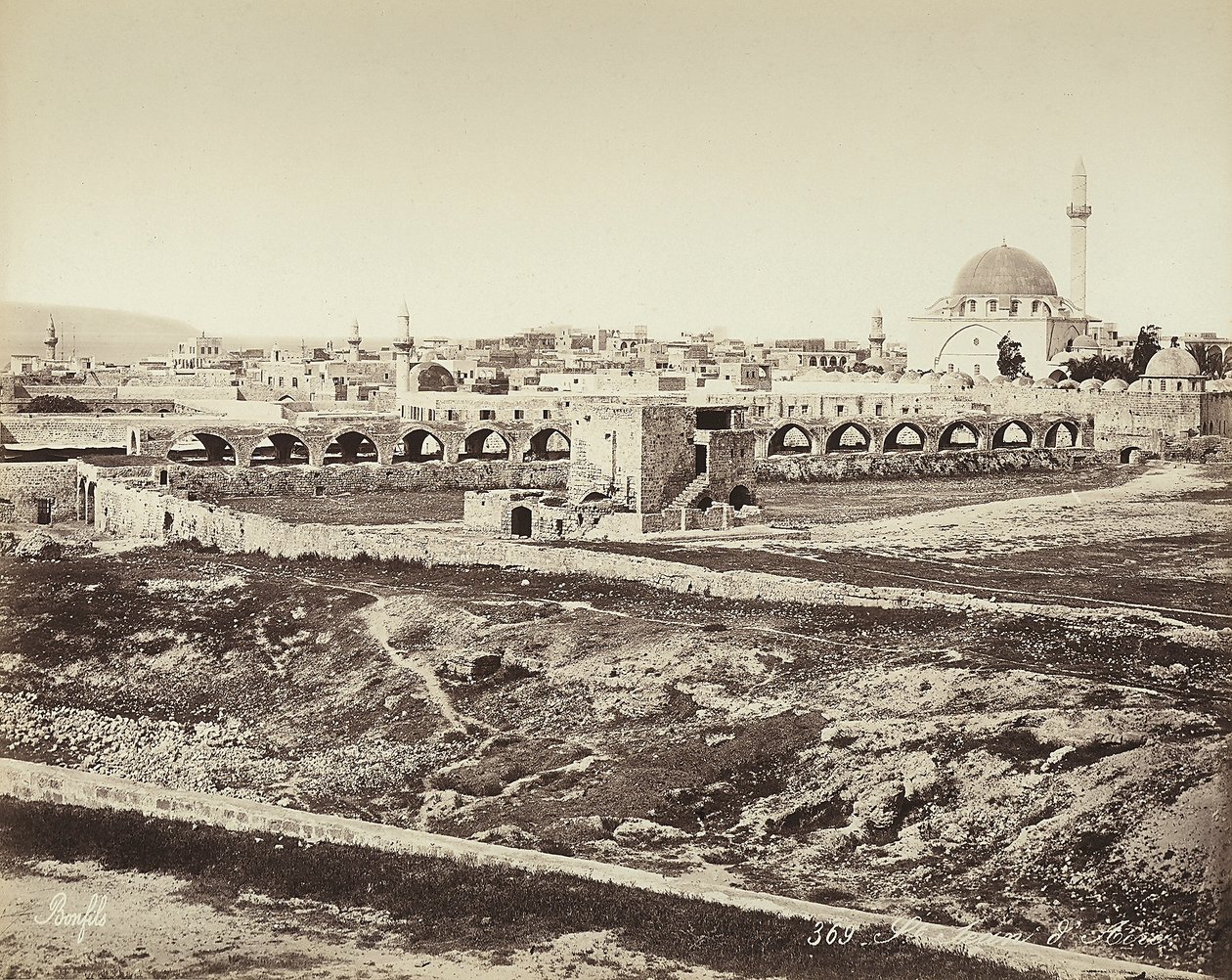 Vista panorámica de una zona poblada con una mezquita, en Israel de Félix Bonfils