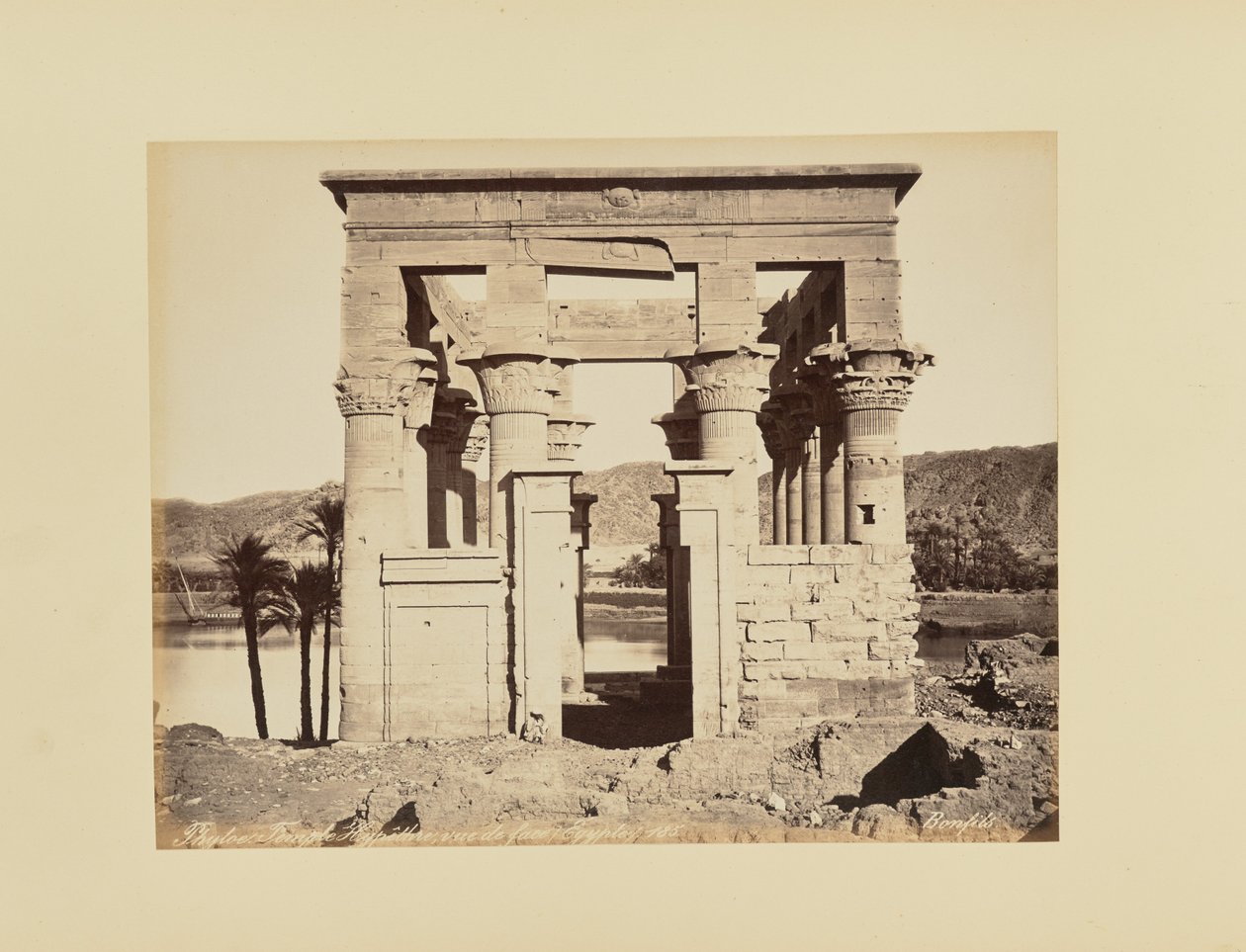 Fíle. Templo hípetro, vista frontal, Egipto de Félix Bonfils