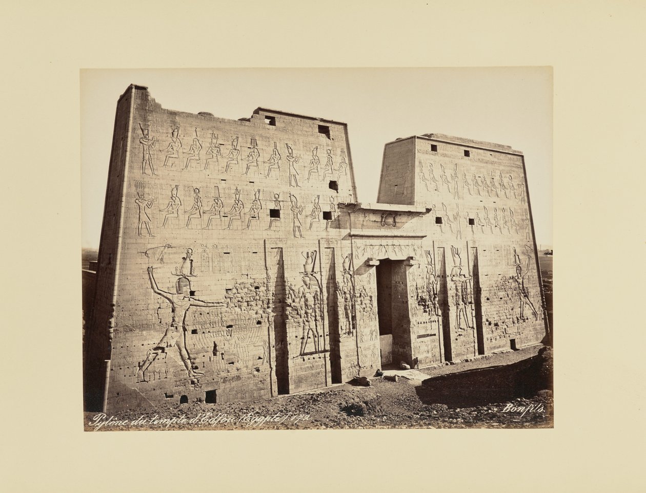 Pilono del templo de Edfú (Egipto) de Félix Bonfils