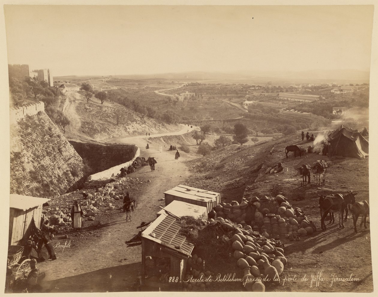 Carretera de Belén, vista de la Puerta de Jaffa, Jerusalén de Félix Bonfils