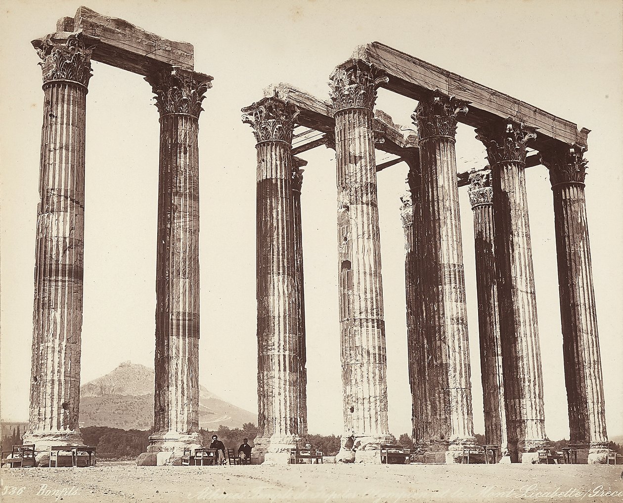 El Olympeion, o Templo de Zeus Olímpico, en la Acrópolis, Atenas de Félix Bonfils