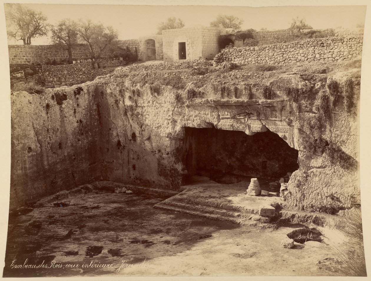 Tumba de los Reyes, patio interior, Jerusalén de Félix Bonfils
