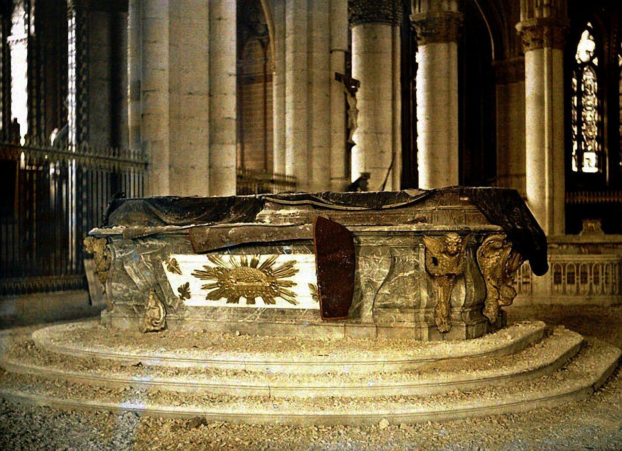 Altar de la Capilla de la Restauración, Catedral de Notre-Dame, Reims, Marne, Francia, 1917 de Fernand Cuville