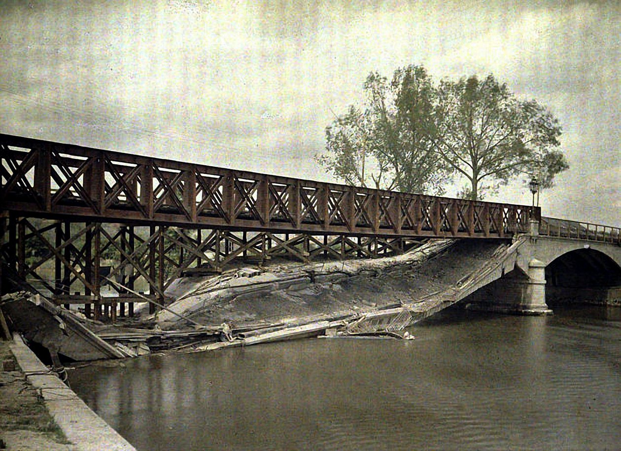 Puente destruido sobre el Aisne, reconstruido por ingenieros, Francia, 1917 de Fernand Cuville