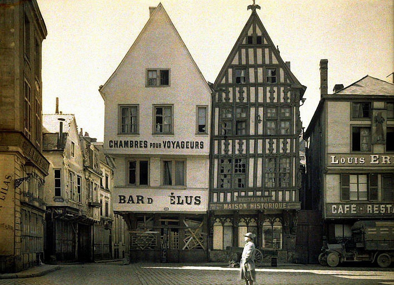 Casas antiguas en la Place du Marche, Reims, Francia, 1917 de Fernand Cuville