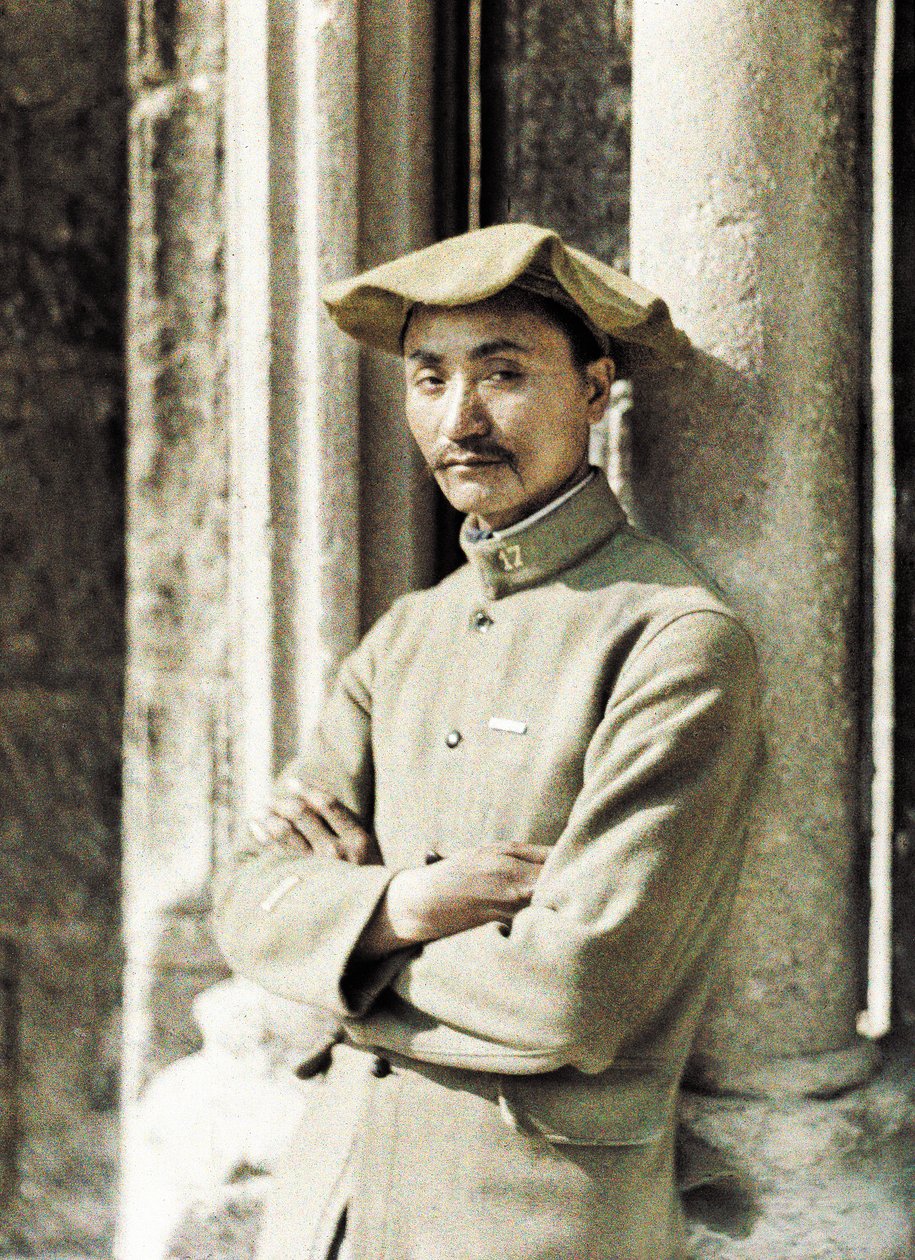 Trabajador de Indochina en el frente occidental, Soissons, Aisne, Francia, 1917 (autocromo) de Fernand Cuville