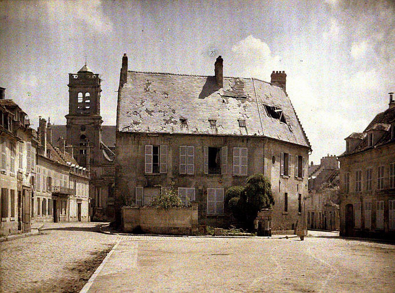 Casa con techo dañado, Soissons, Aisne, 1917 de Fernand Cuville