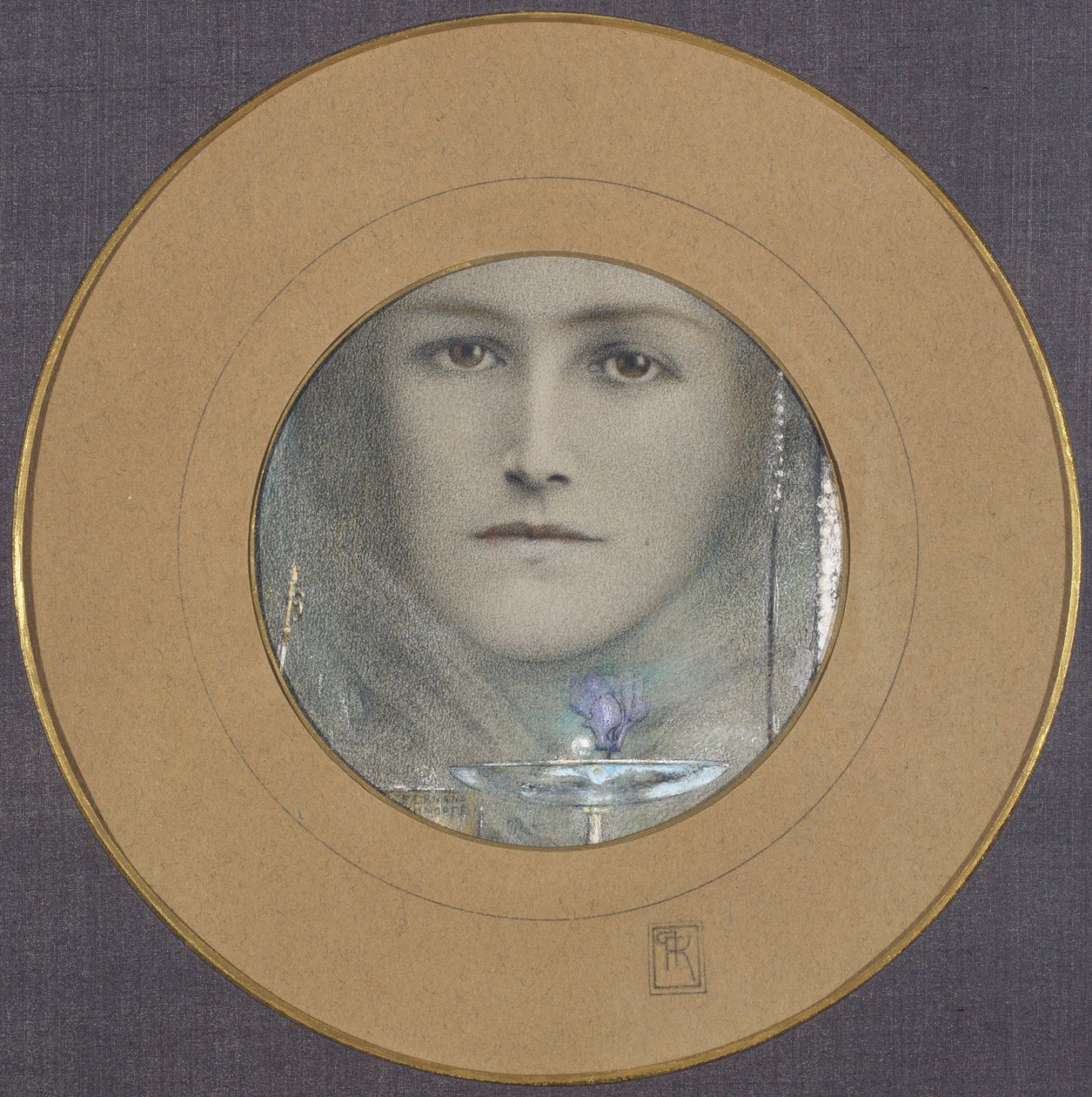 Ojos marrones y una flor azul de Fernand Khnopff