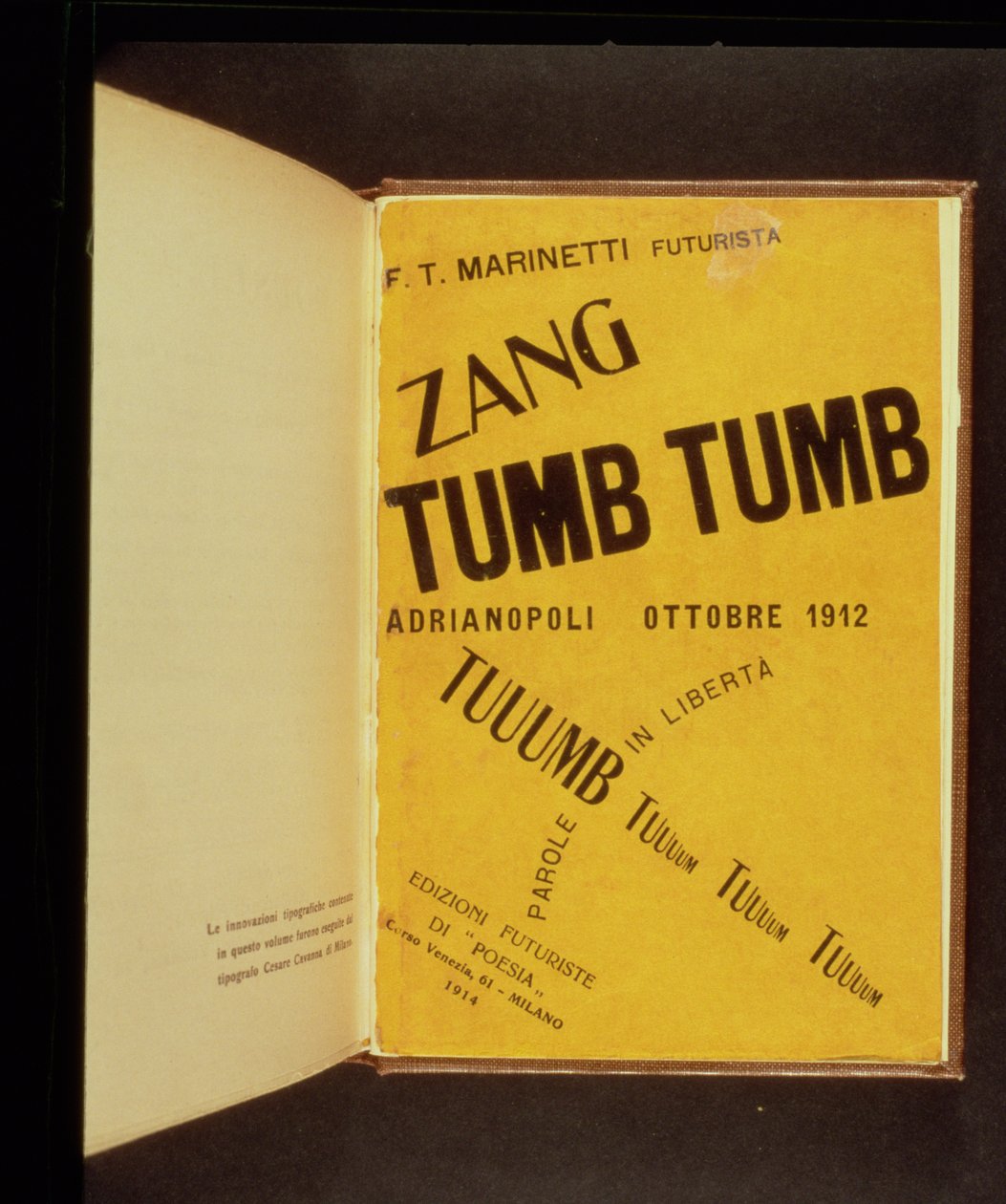 Portada del libro `Zang Tumb Tumb`, escrito y diseñado por F.T Marinetti, 1914 de Filippo Tommaso Emilio Marinetti