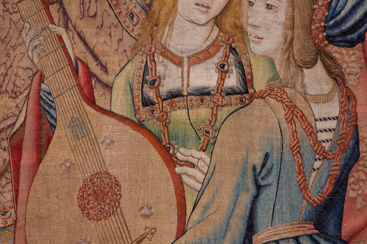 Tapiz flamenco. Serie La Historia de David y Betsabé. El profeta Natán reprende al rey David (El profeta Natán reprende a David). Tercer panel de la serie. Modelo Anónimo. Fabricación Desconocida, Bruselas. 1505. Tejido Oro, seda y lana. de Flemish School