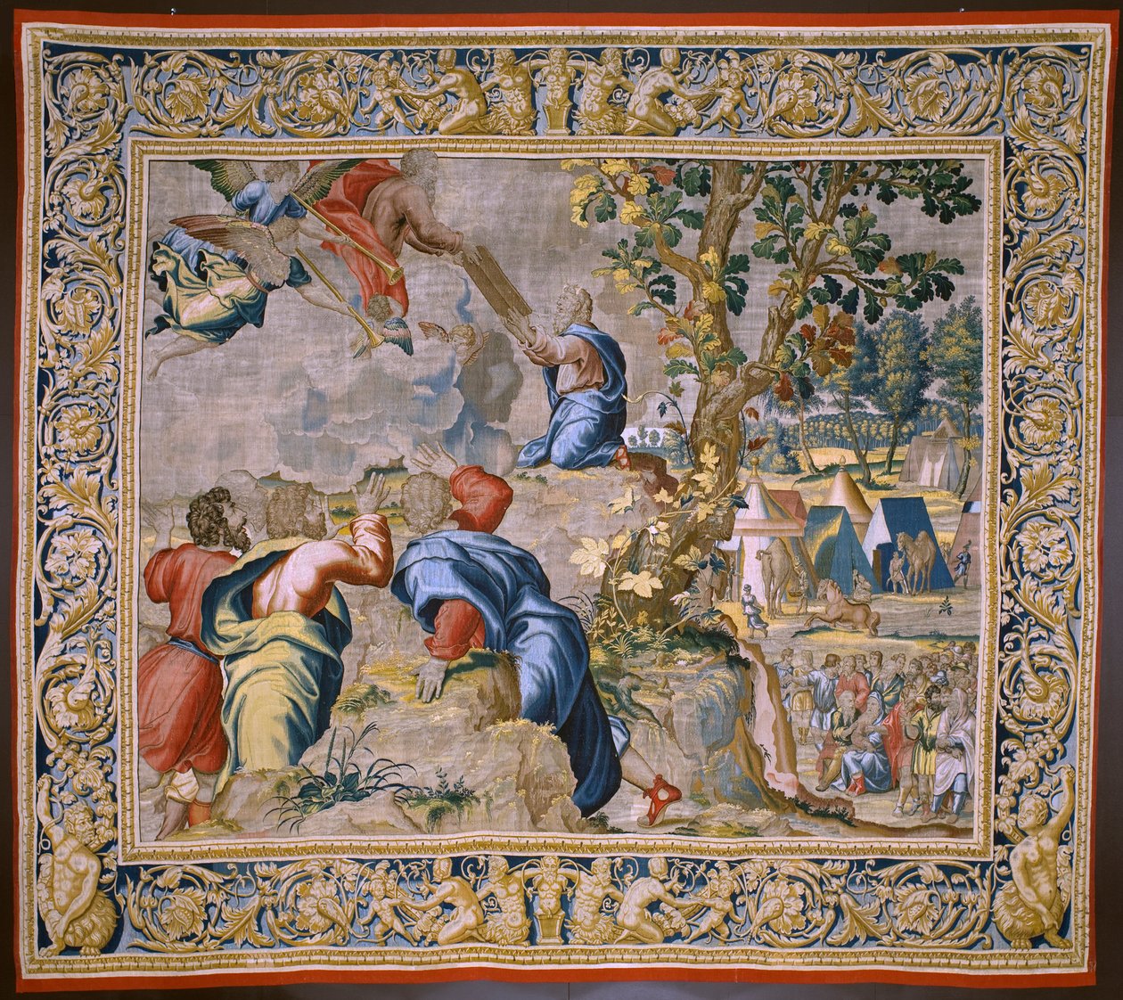Tapiz flamenco. Serie La Historia de Moisés. Moisés en el monte Sinaí. Taller Joost van Herzele. 1550 aprox. de Flemish School