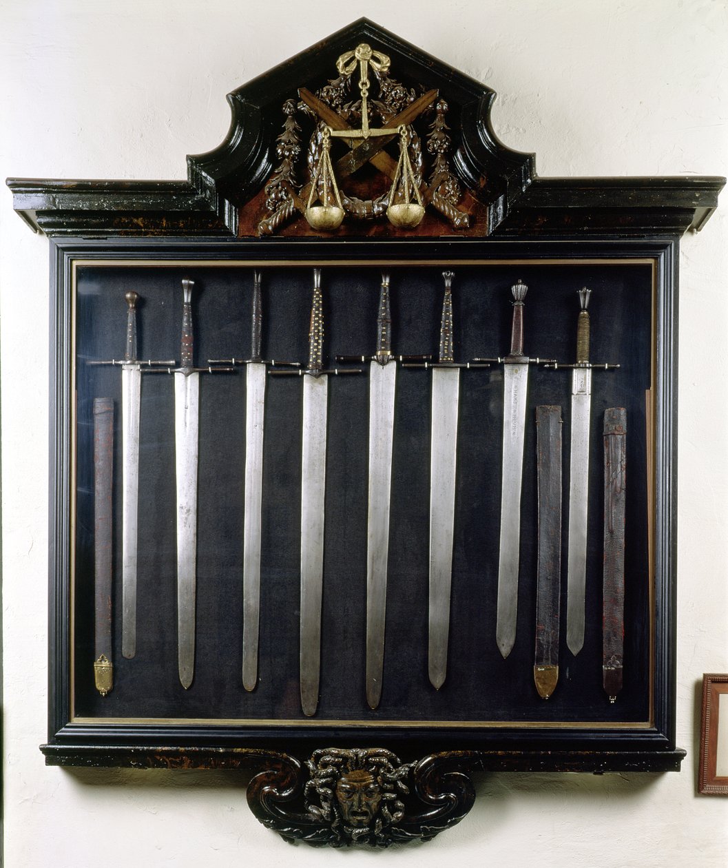 Espadas de la justicia de Flemish School