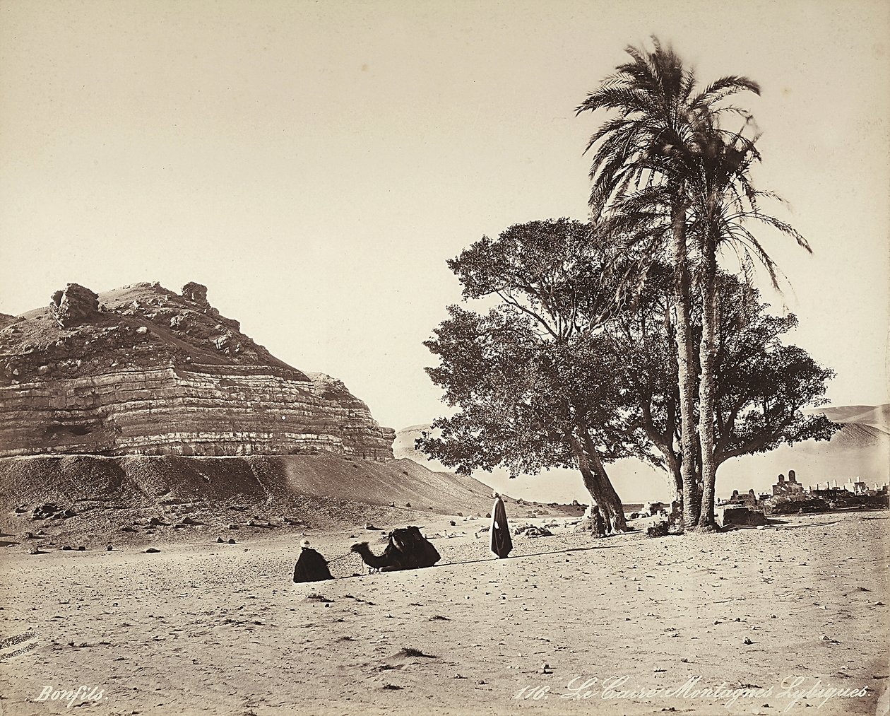 Área desértica en las afueras de El Cairo, Egipto de Félix Bonfils
